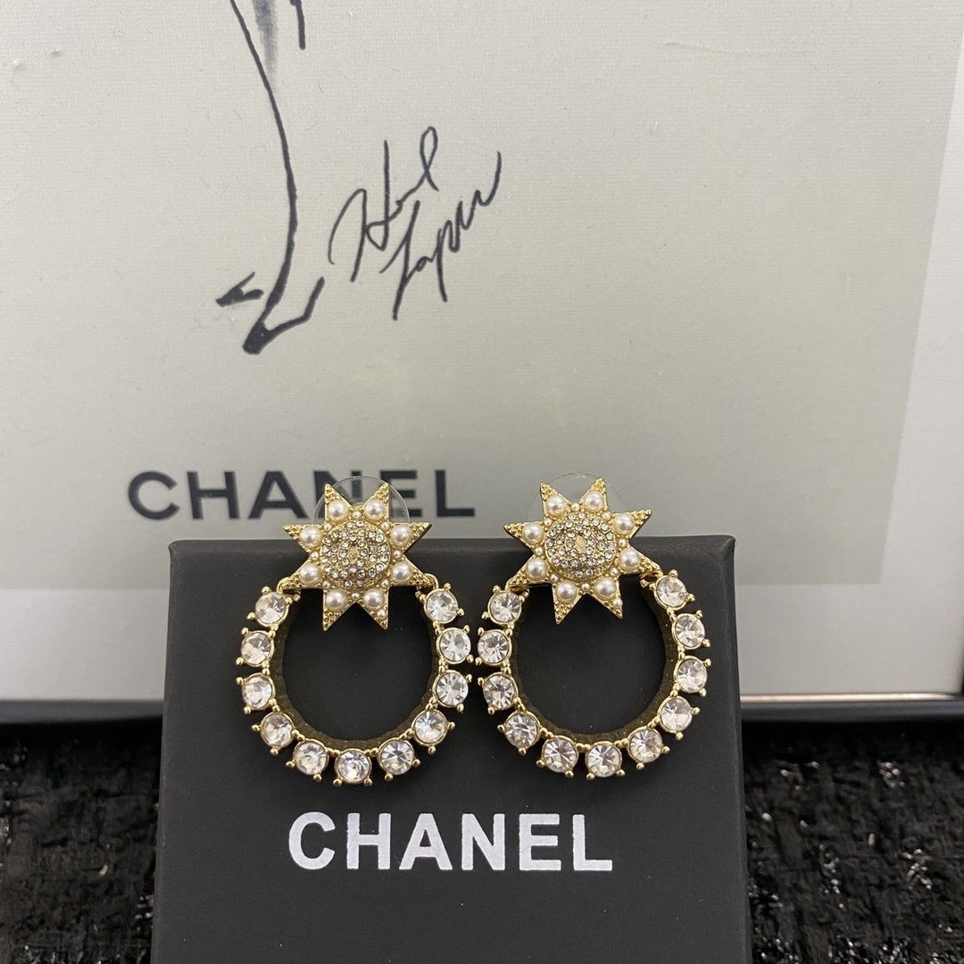 CHANEL シャネル ピアス 定番 人気 上品 シンプル 顔型問わず 高級 ジュエリー