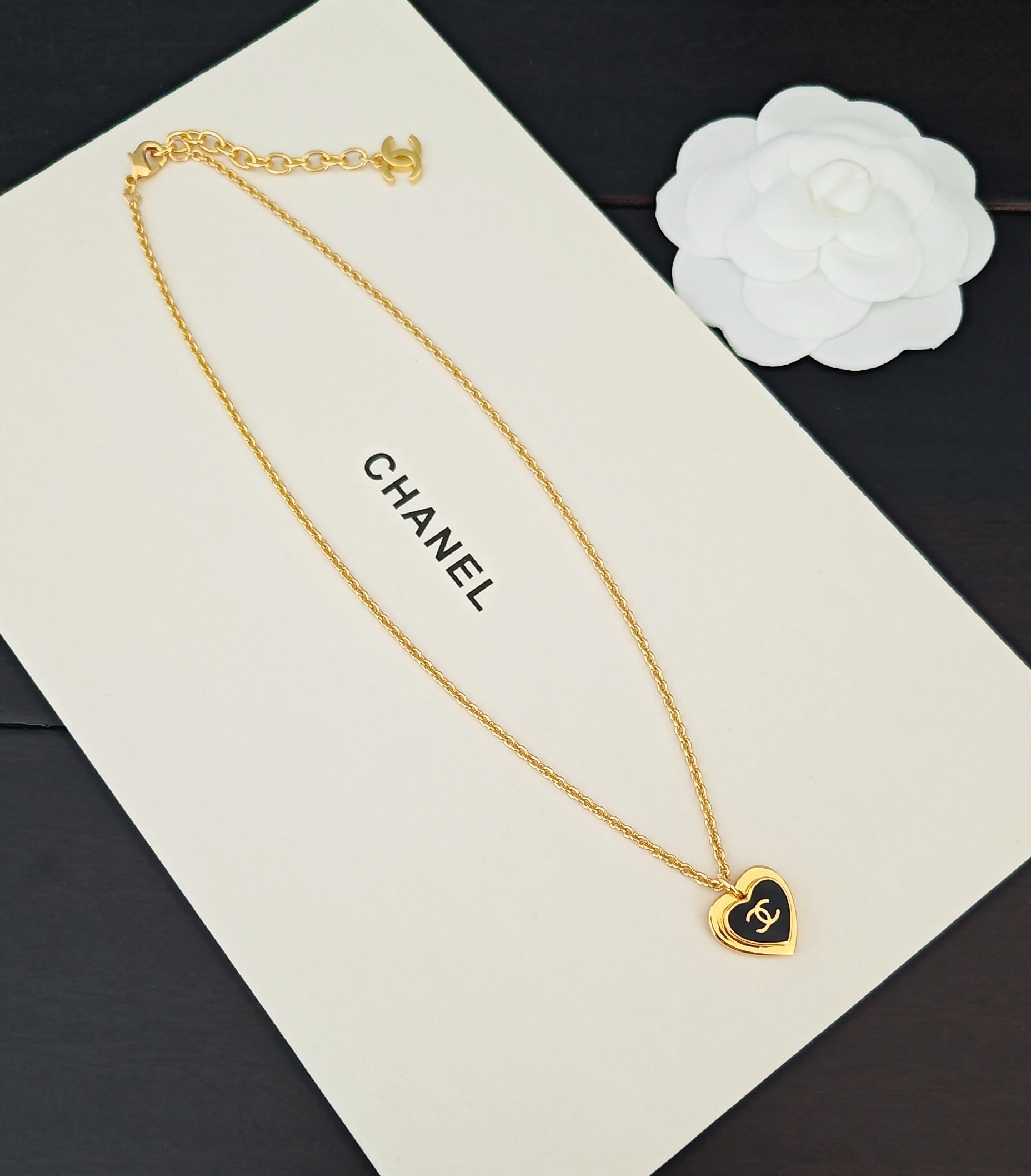 CHANEL シャネル 最新作 赤いハート ネックレス レッド キューピッド レディース アクセサリー バレンタイン プレゼント