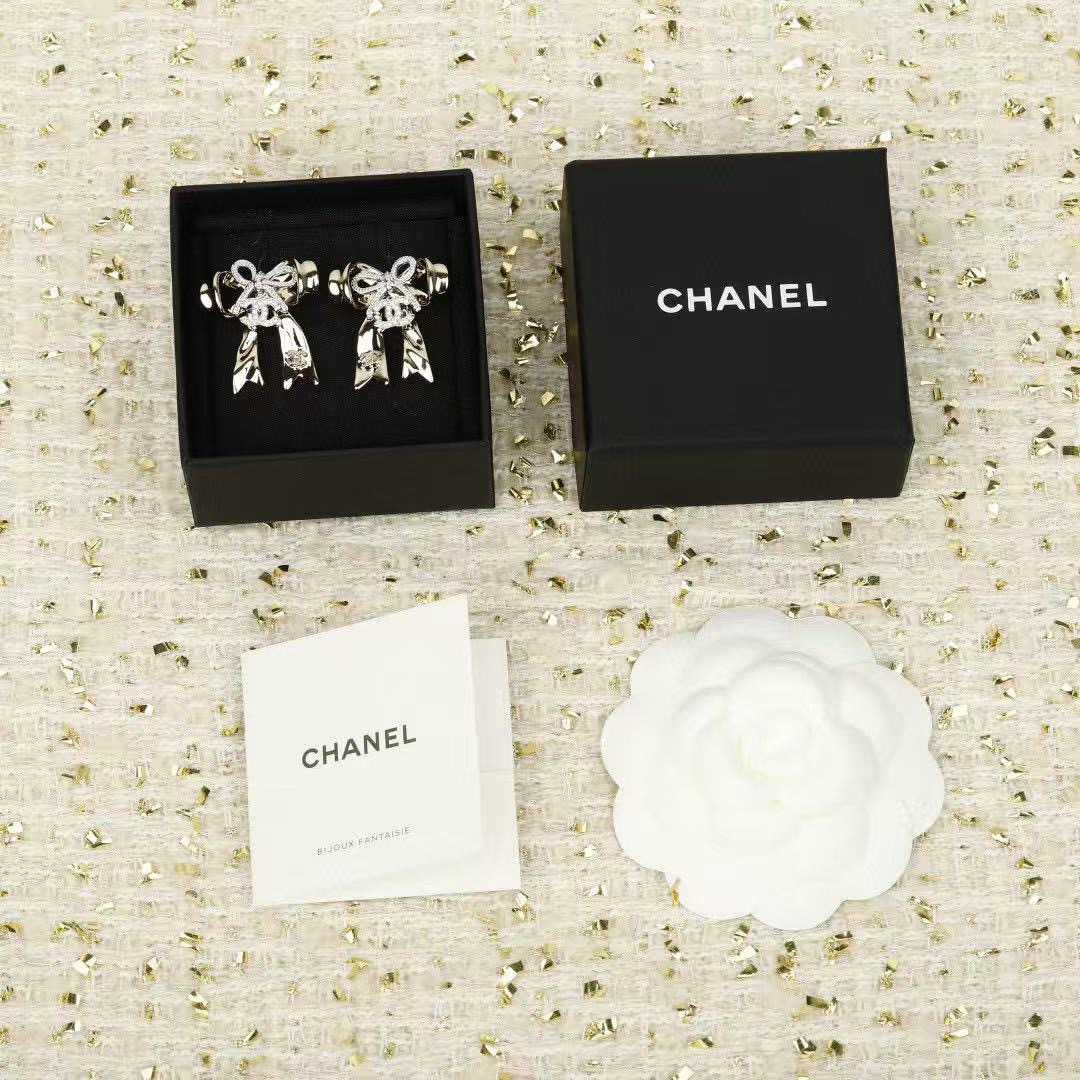CHANEL シャネル ピアス リボン ツートーンカラー レディース アクセサリー 小顔効果 上品 大人可愛い 定番
