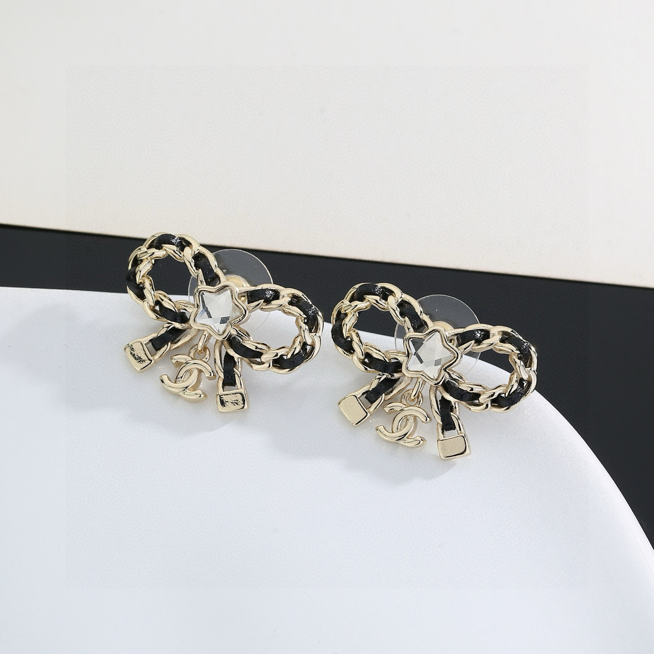 CHANEL シャネル ピアス リボン ダブルC 定番 レディース アクセサリー 小顔効果 上品 大人可愛い