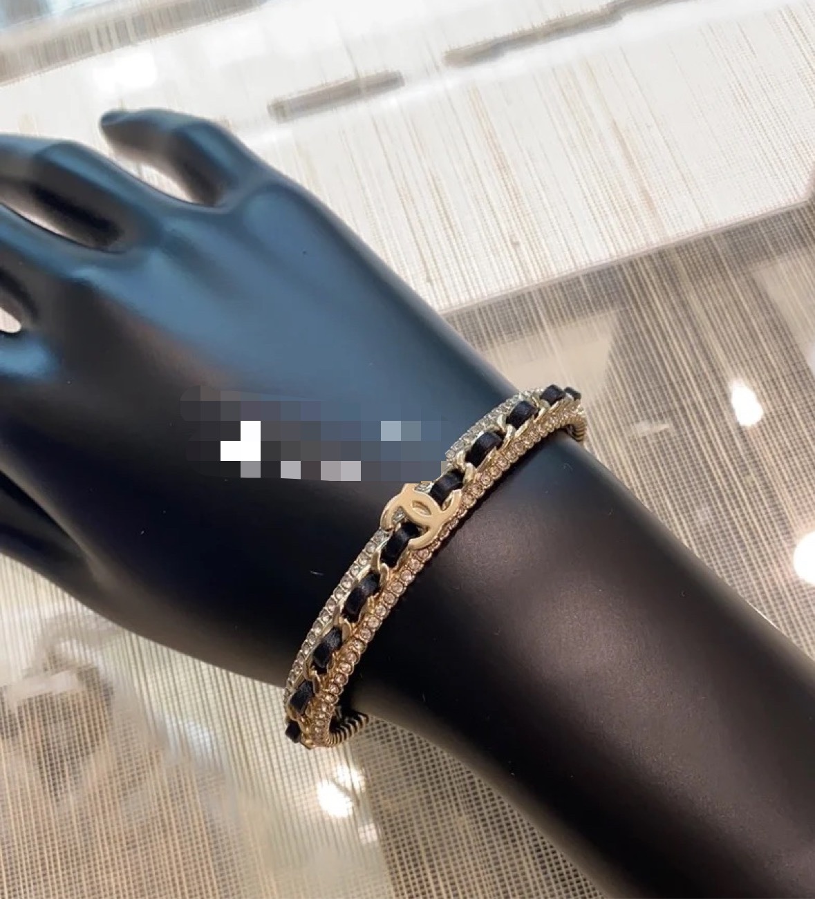 【CHANEL】シャネル ブレスレット ラムスキン レザー ラインストーン アルファベット シンプル 高級感 レディース