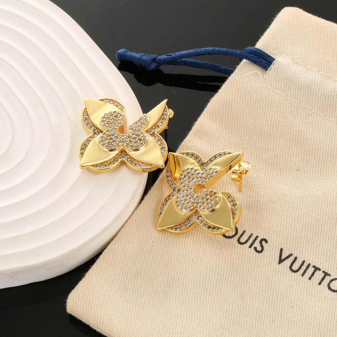 【LOUIS VUITTON】ルイ・ヴィトン ピアス ゴールド クローバー ブリリアントカット シンプル 上品 レディース
