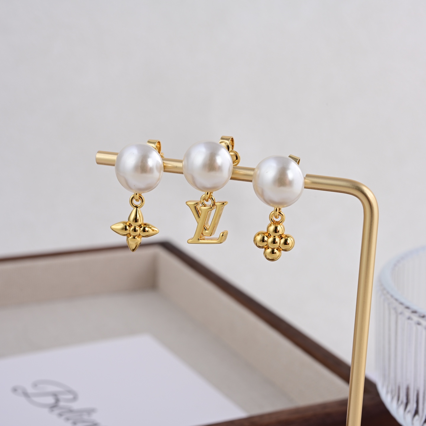 【LOUIS VUITTON】ルイ・ヴィトン ピアス 新作 ランウェイ ストリートスナップ 最高級電着塗装 ハイエンド フェミニン レディース