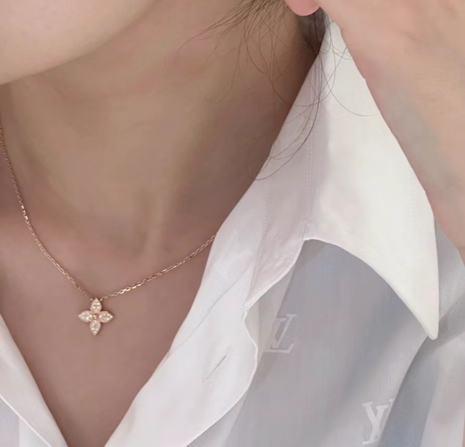 【LOUIS VUITTON】ルイ・ヴィトン ネックレス クローバー ゴールド 芸能人愛用 定番 レディース