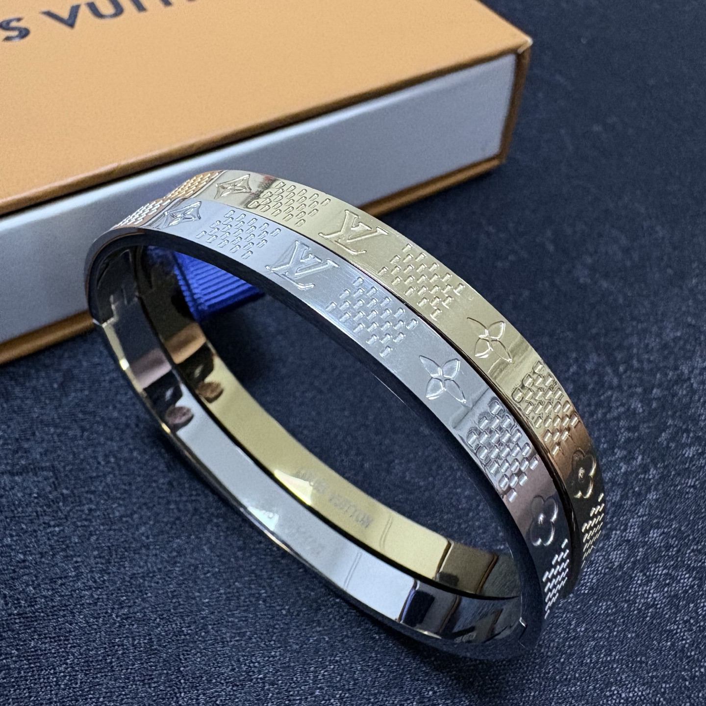 ルイ・ヴィトン ブレスレット【LV クローバー モチーフ】14K メッキ ユニセックス ゴールド＆シルバー