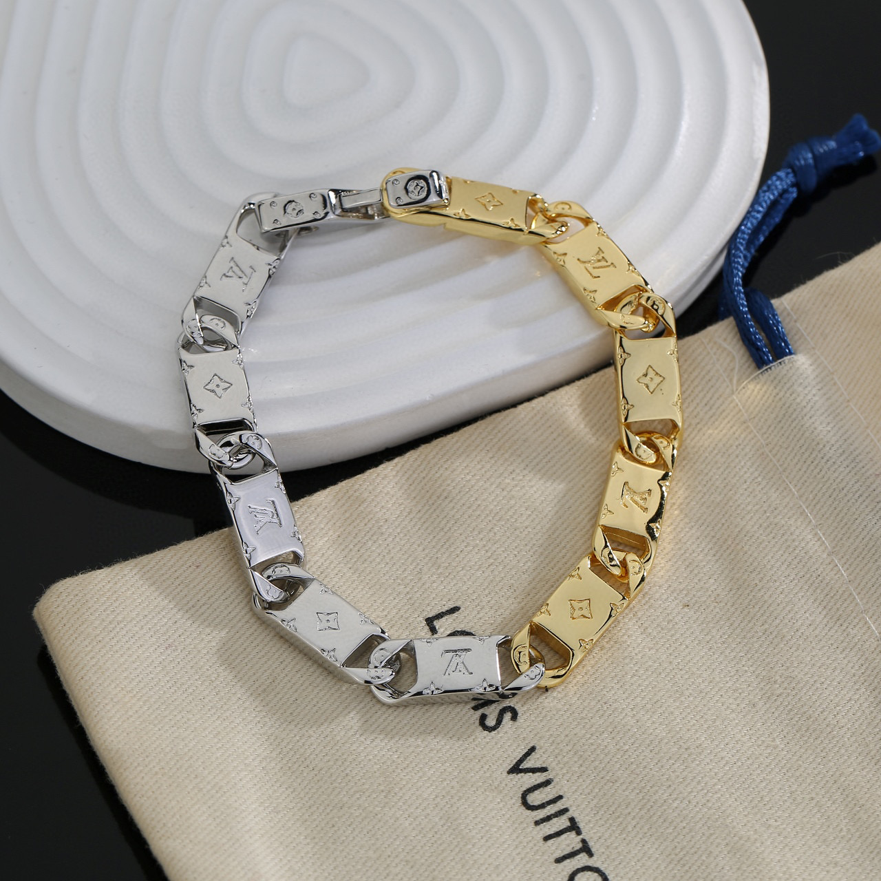 ルイ・ヴィトン LV Twig ブレスレット シルバー ポリッシュ加工 モノグラム アルファベット ジュエリー メンズ レディース