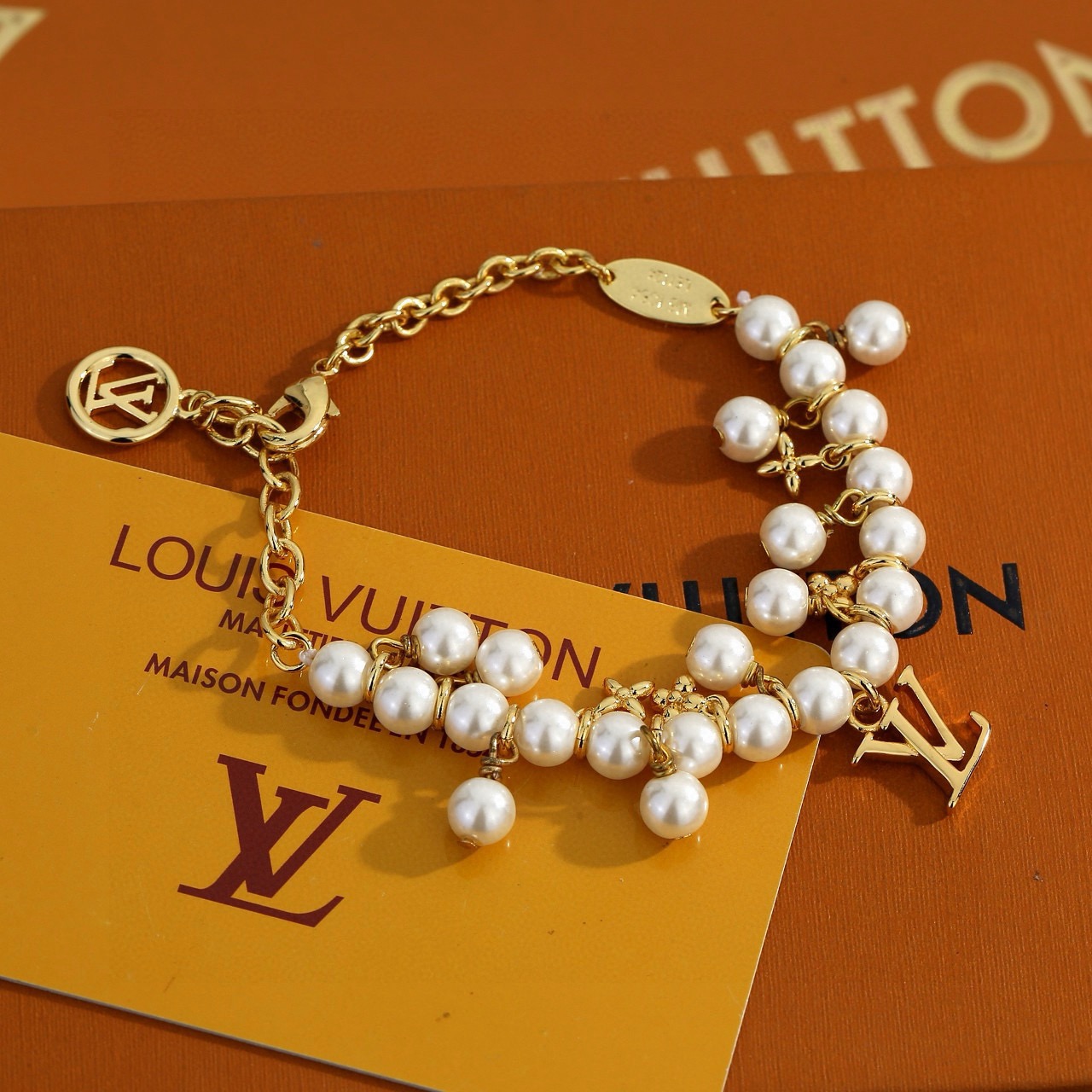 ルイ・ヴィトン LV ビーズ ブレスレット シルバー マルチマテリアル モノグラム チャーム 重ね付け ジュエリー メンズ レディース