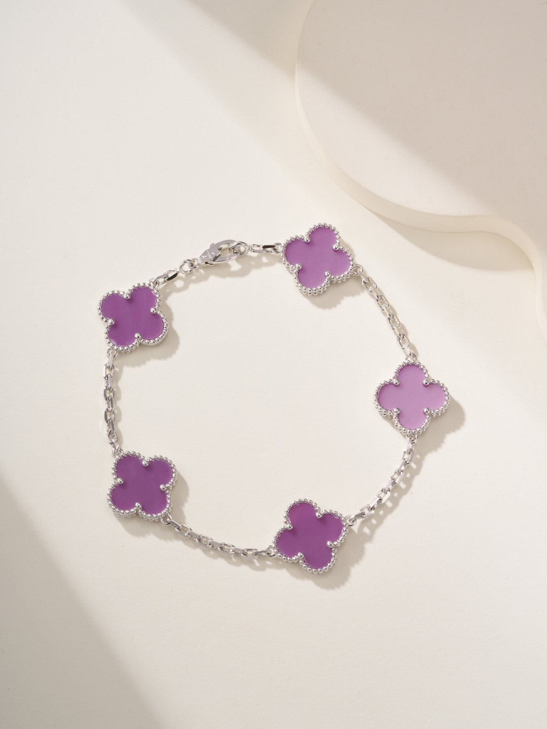 【Van Cleef & Arpels】アルハンブラ 5花モチーフ ブレスレット｜ヴァイオレットストーンの神秘と優雅