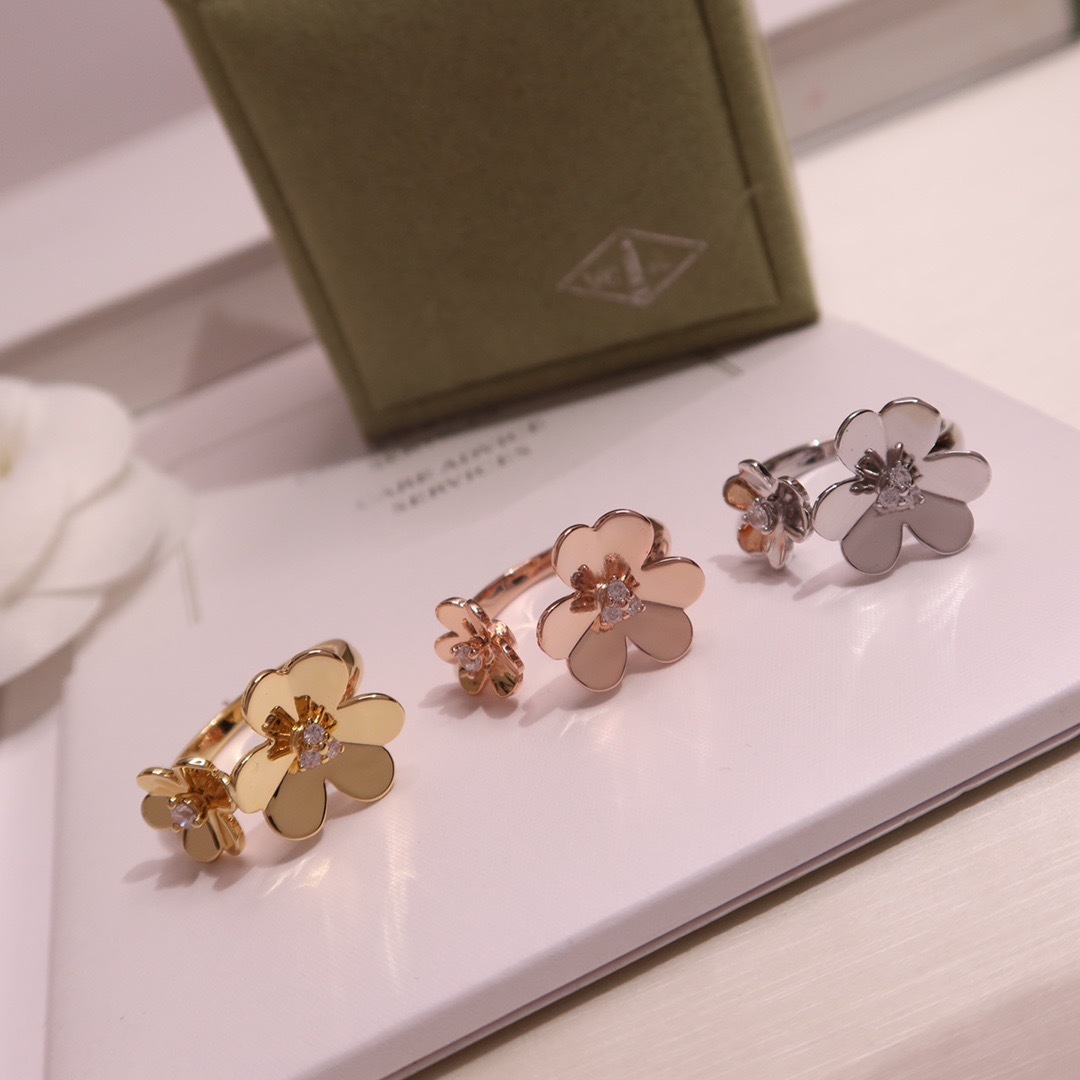 【Van Cleef & Arpels】アルハンブラ 3花モチーフ リング｜シンプル＆エレガント 無钻モデル