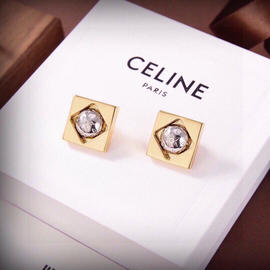 Celine セリーヌ ピアス 新作 ゴールド スター 星型 ユニーク 個性派 斬新 おしゃれ レディース