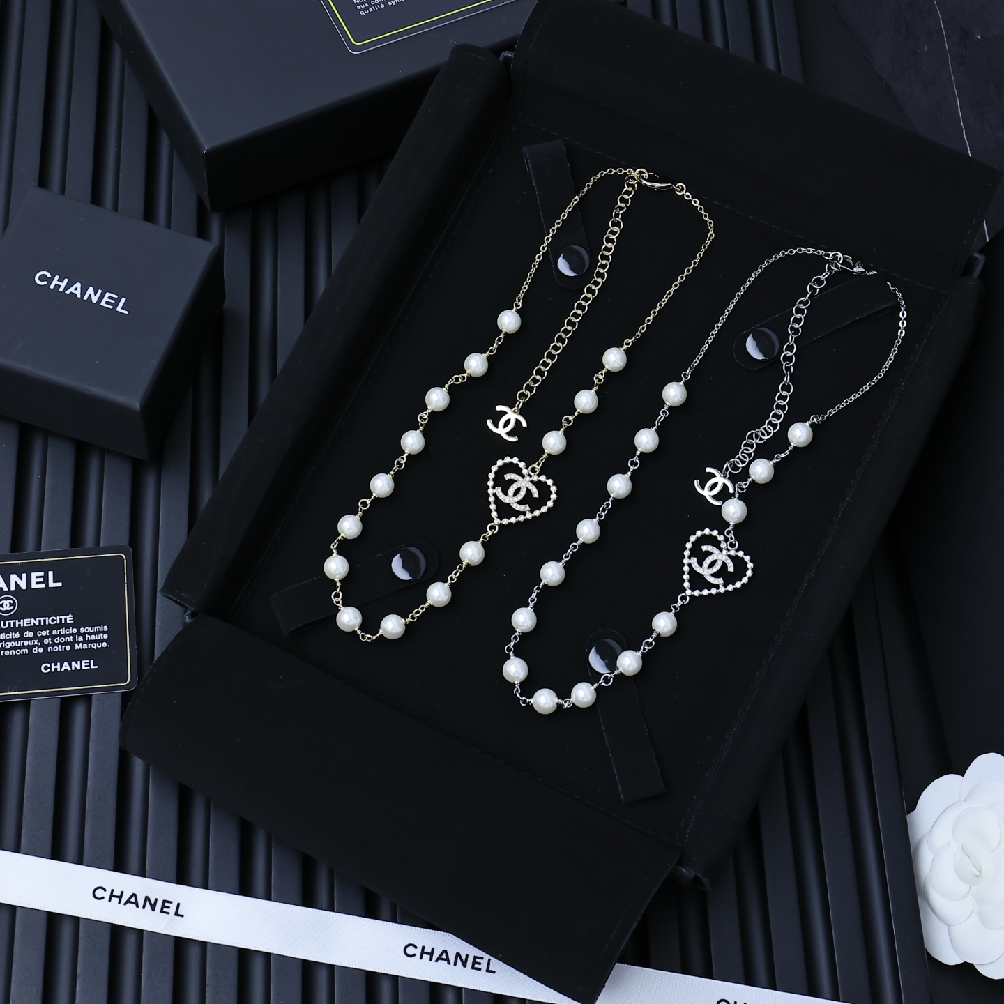 【CHANEL シャネル】透かし彫りハート パール ネックレス｜揺れ動く軽やかさと少女心が光る注目モデル
