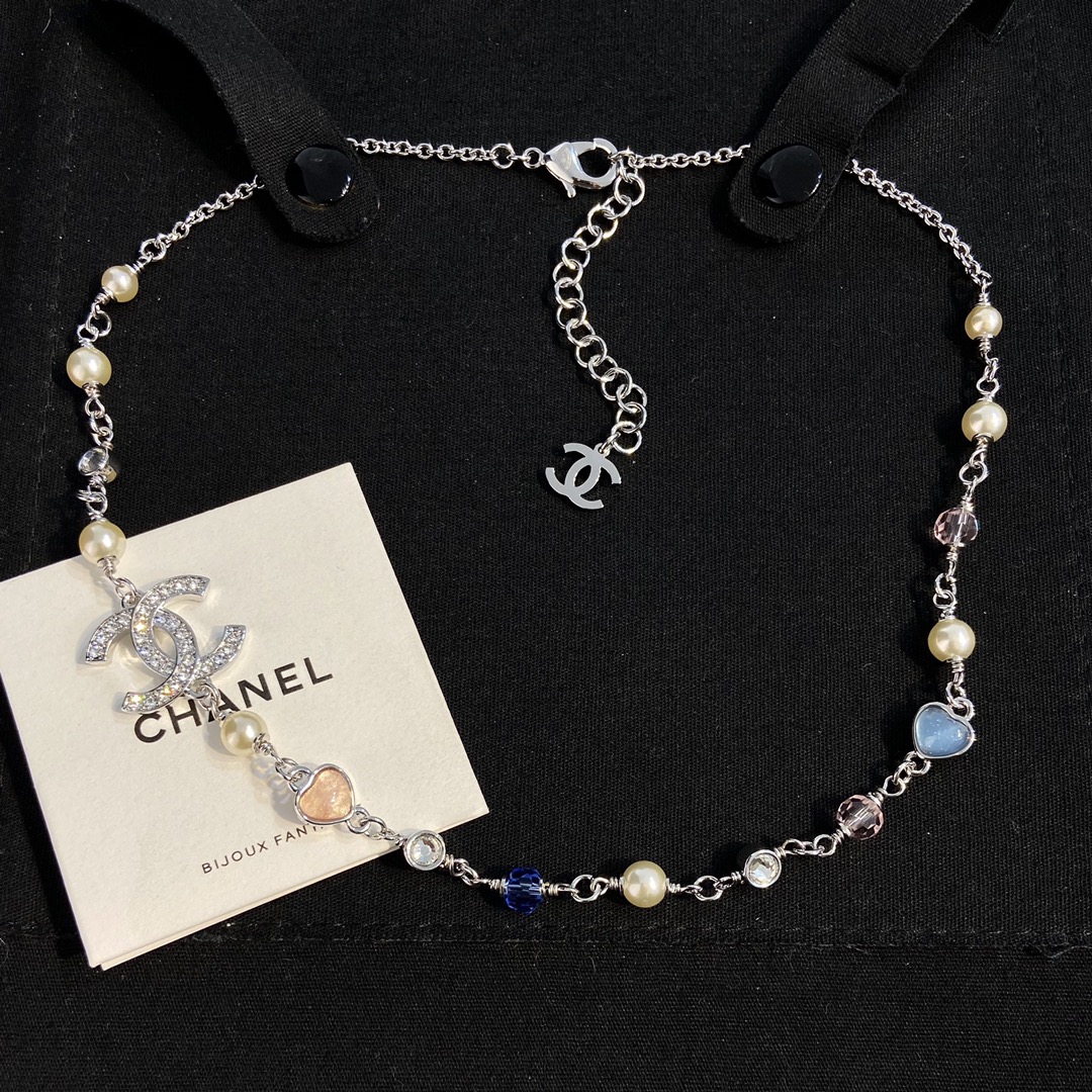 【CHANEL シャネル】マルチカラー クリスタル ネックレス｜キャンディカラーが織りなす贅沢な遊び心
