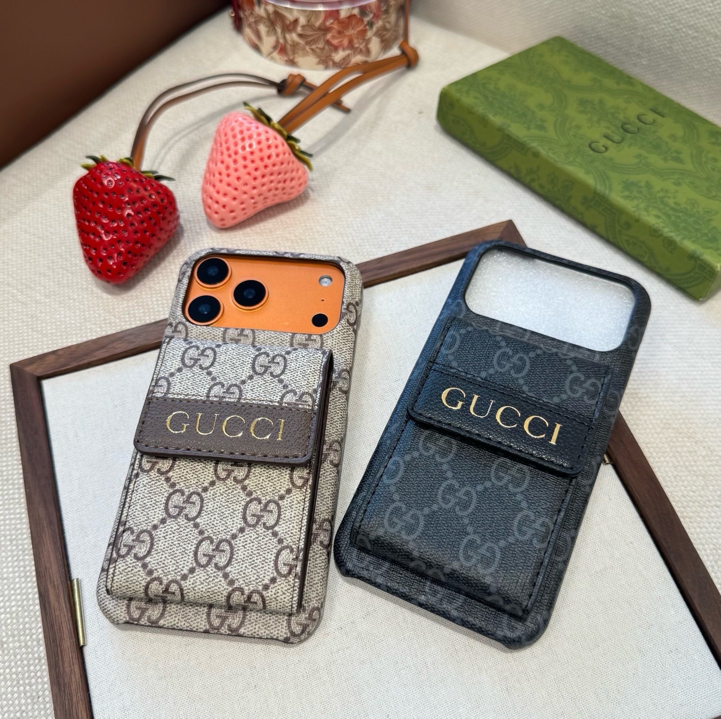 【GUCCI グッチ】GGキャンバス アコーディオン カードケース iPhoneケース｜キャッシュレス時代の最強アイテム