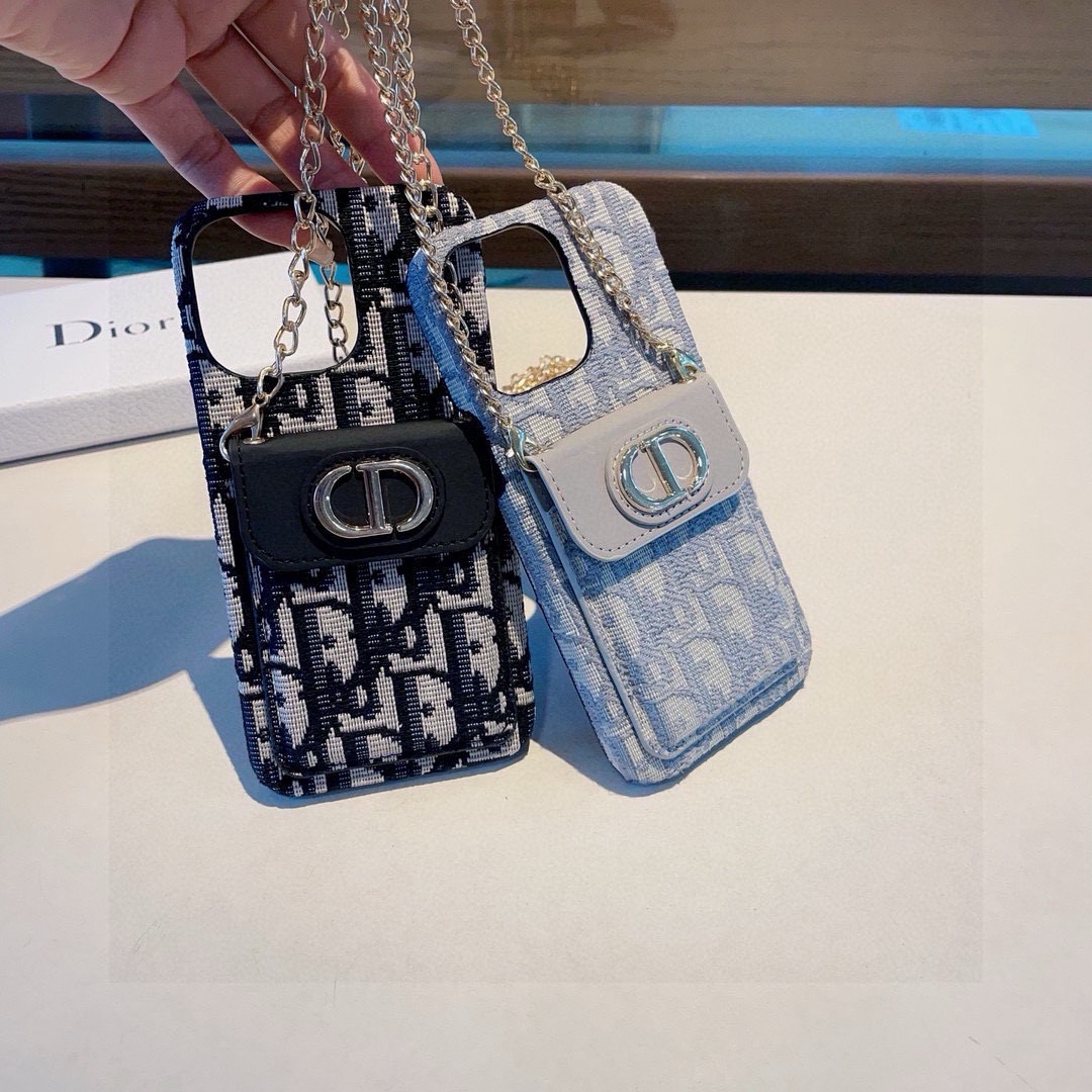 【DIOR ディオール】カードケース ショルダー付き iPhoneケース｜チェーンが映える最旬スタイル
