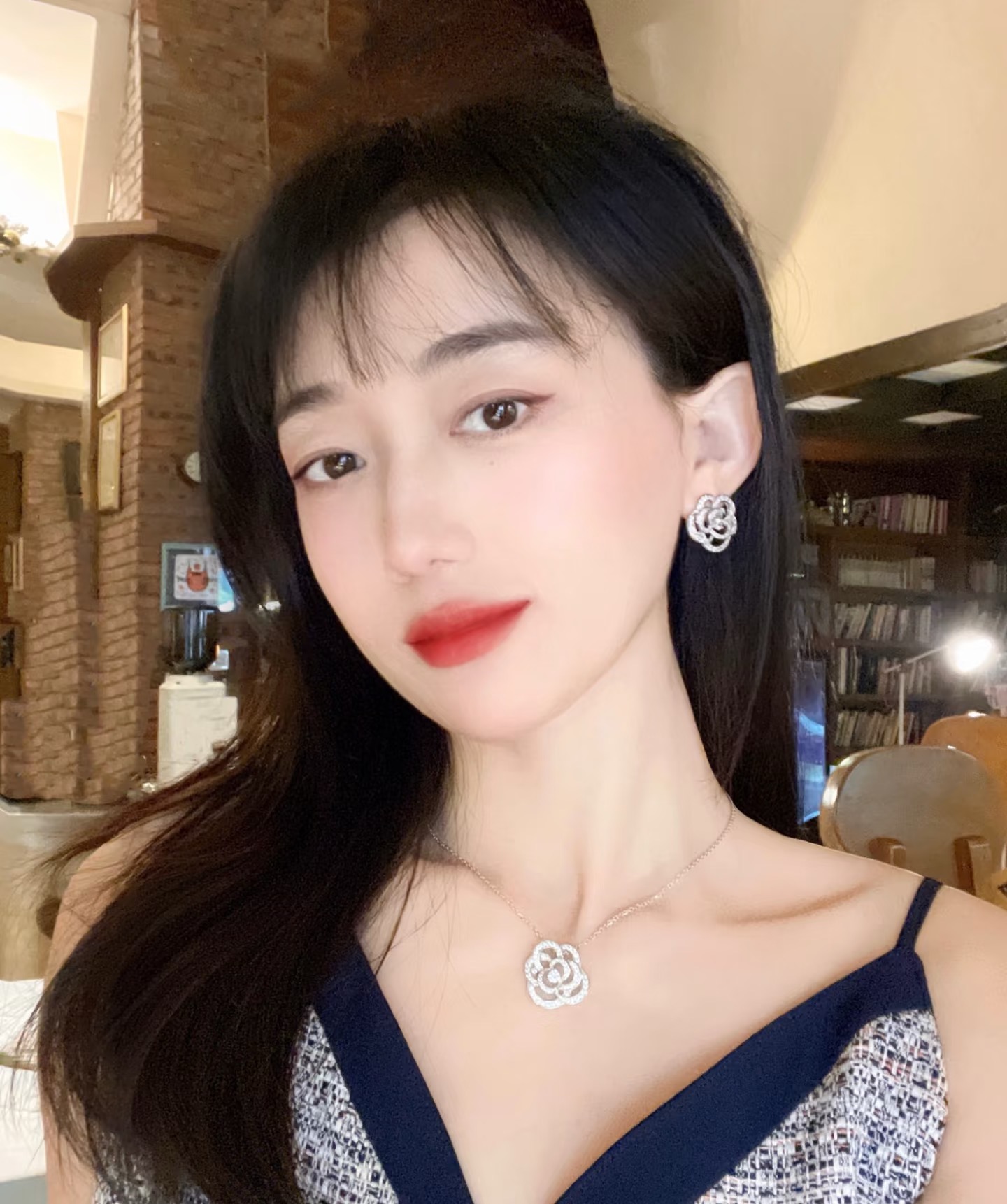 CHANEL インスパイア】カメリア モチーフ ネックレス｜オープンワーク 彫刻 ダブルC ロゴ 洗練されたライトゴールド 上品な甘さ