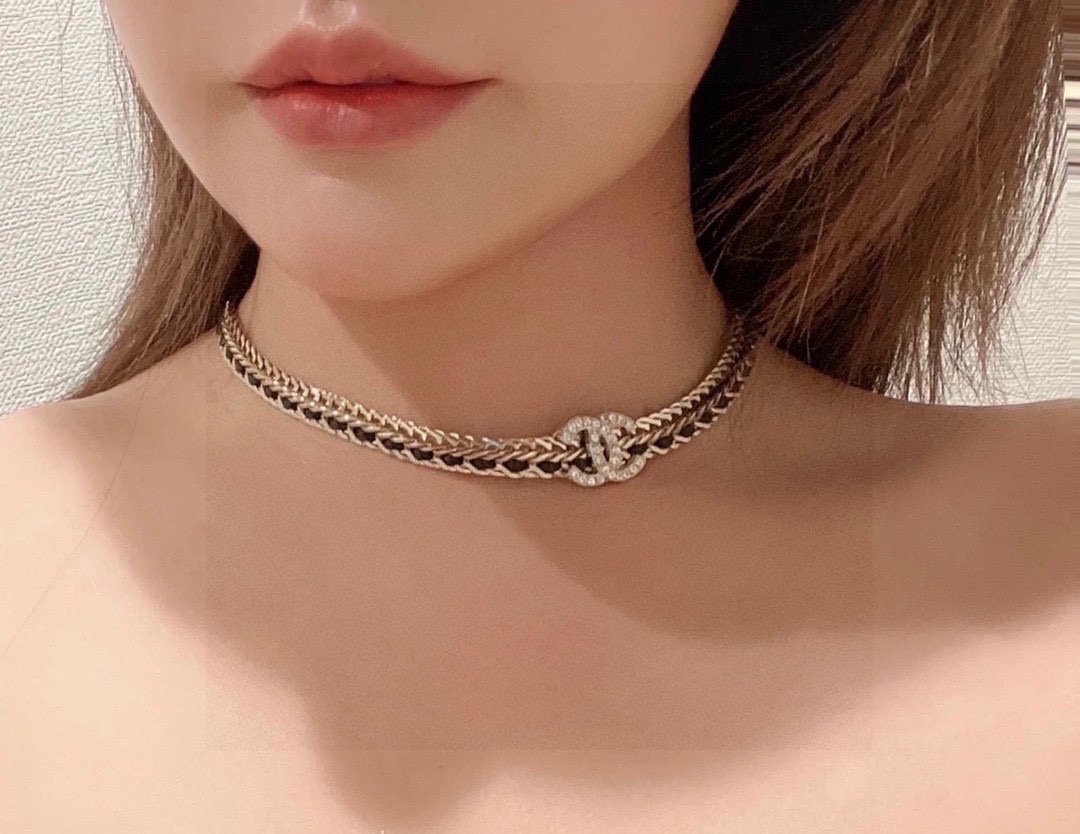 【CHANEL オマージュ】スネークチェーン レザー チョーカー／ネックレス｜ラムスキン ダブルC 2WAY スタイル 高品質 黒／白