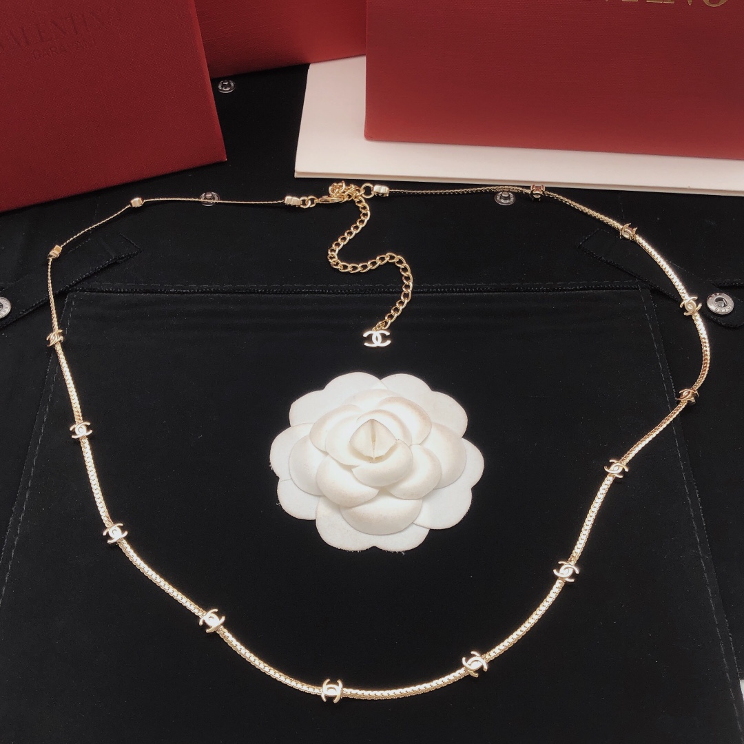 【CHANEL オマージュ】16花 スネークチェーン ネックレス｜ボリューム満点 マトラッセ風 ロングチェーン 羽織ものに映える