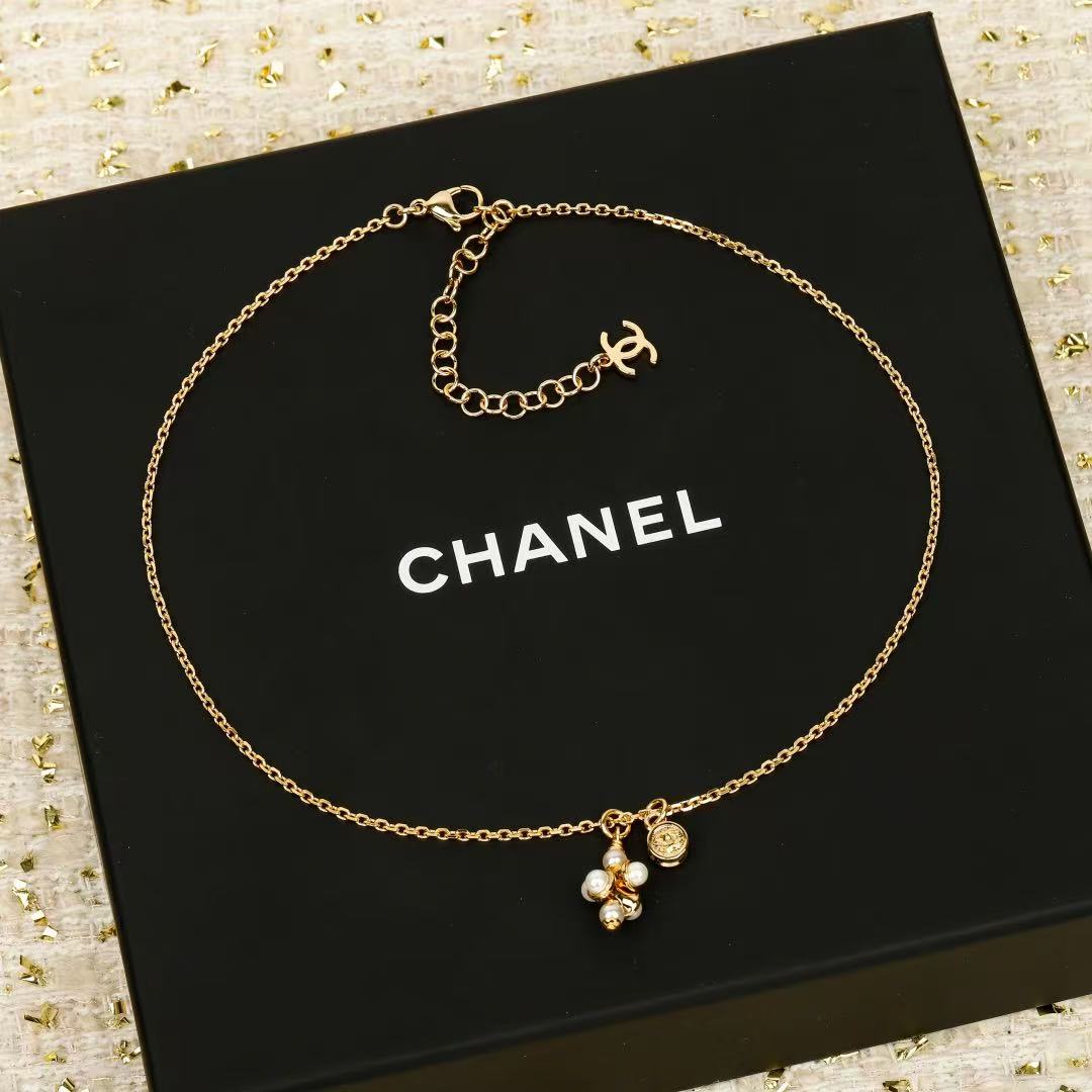 【CHANEL インスパイア】パール スイング ネックレス｜ダブルC ロゴ ゴールドメッキ 上品な揺れ フォーマル対応