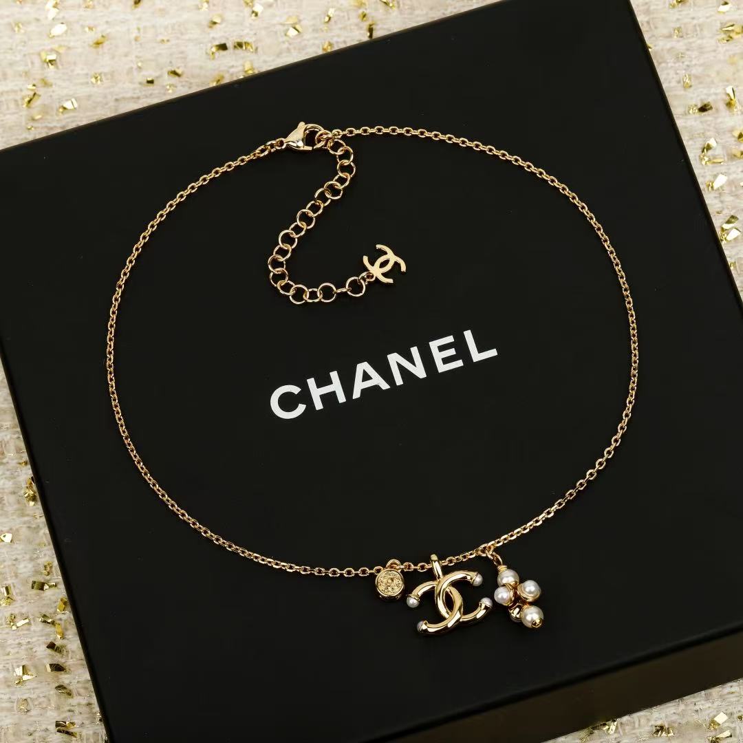 【CHANEL インスパイア】パール スイング ネックレス｜ダブルC ロゴ ゴールドメッキ 上品な揺れ フォーマル対応