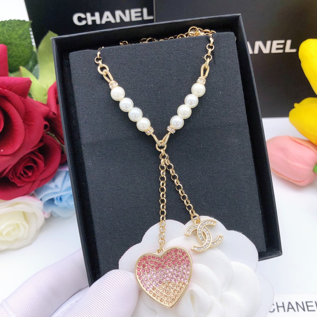 【CHANEL インスパイア】ハート グラデーション ネックレス｜パヴェセッティング ダブルC ロゴ 上品な煌めき