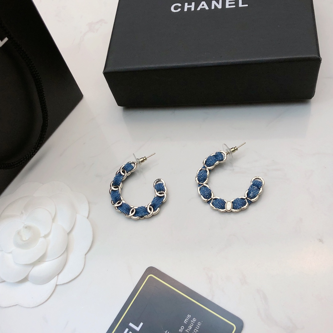 【CHANEL インスパイア】ダブルC スタッドピアス｜大人気売れ筋 小顔効果◎ 女神必須アイテム 上品な艶感
