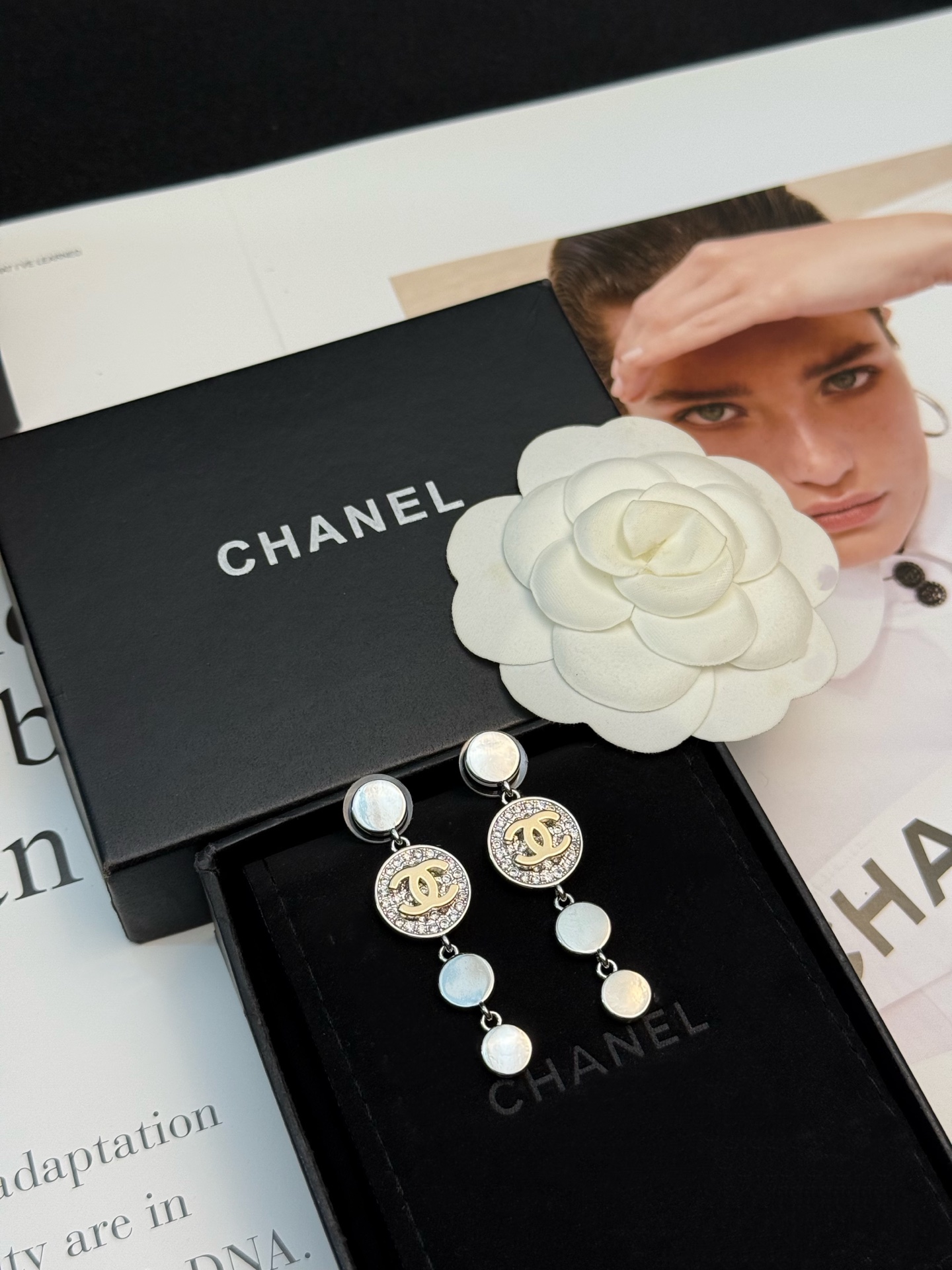【CHANEL インスパイア】ダブルC マルチレイヤー ドロップピアス｜CZ パヴェ シルバー 気品あふれるシグネチャー