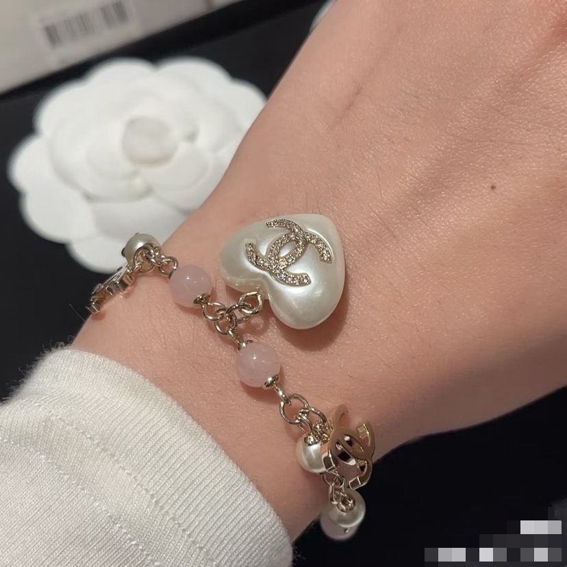 【CHANEL インスパイア】ハート パール ブレスレット｜樹脂製 メタルコンビ 上品なコントラスト シグネチャー