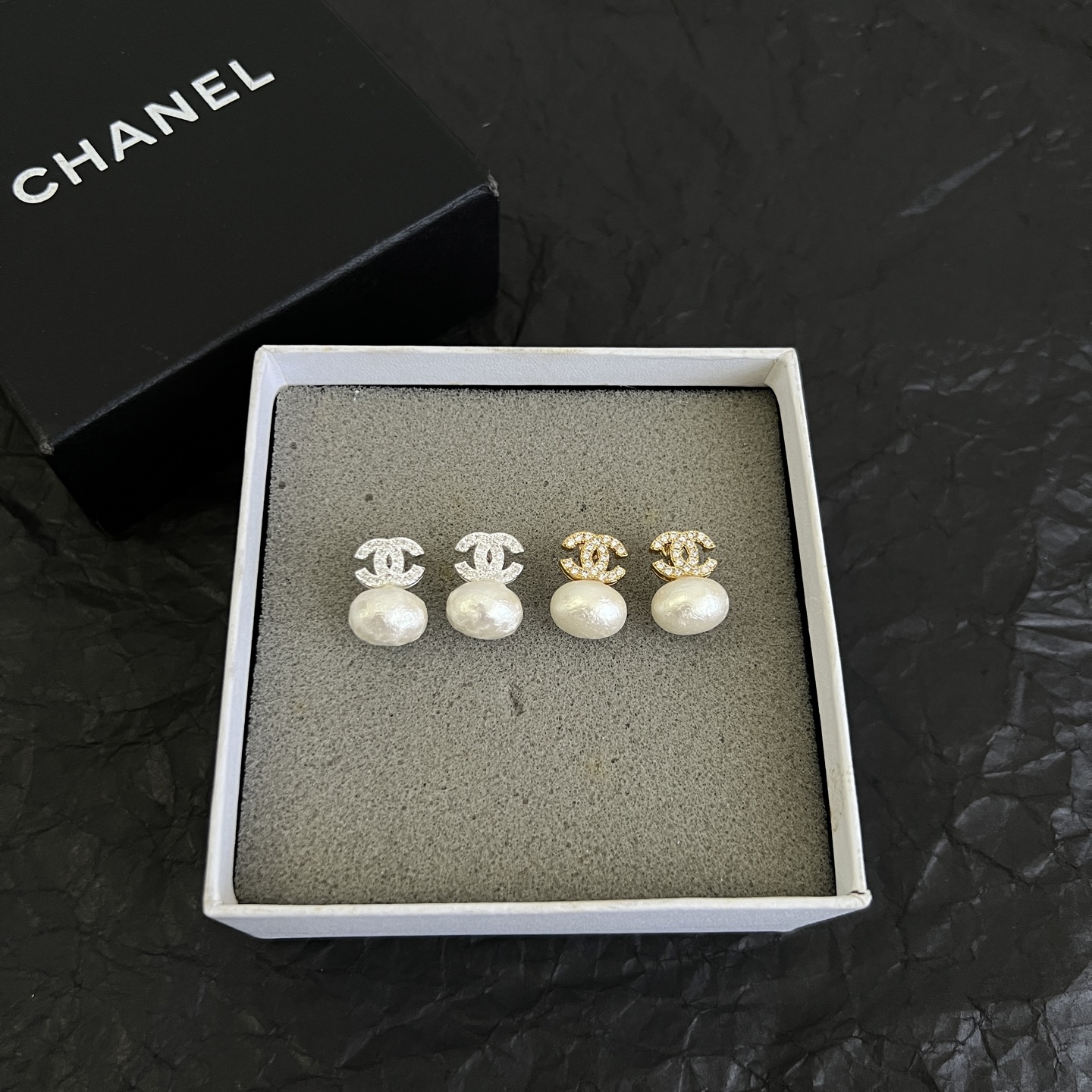 【CHANEL インスパイア】スタッドピアス｜言わずと知れた名作 気品あふれるシグネチャー デザイン