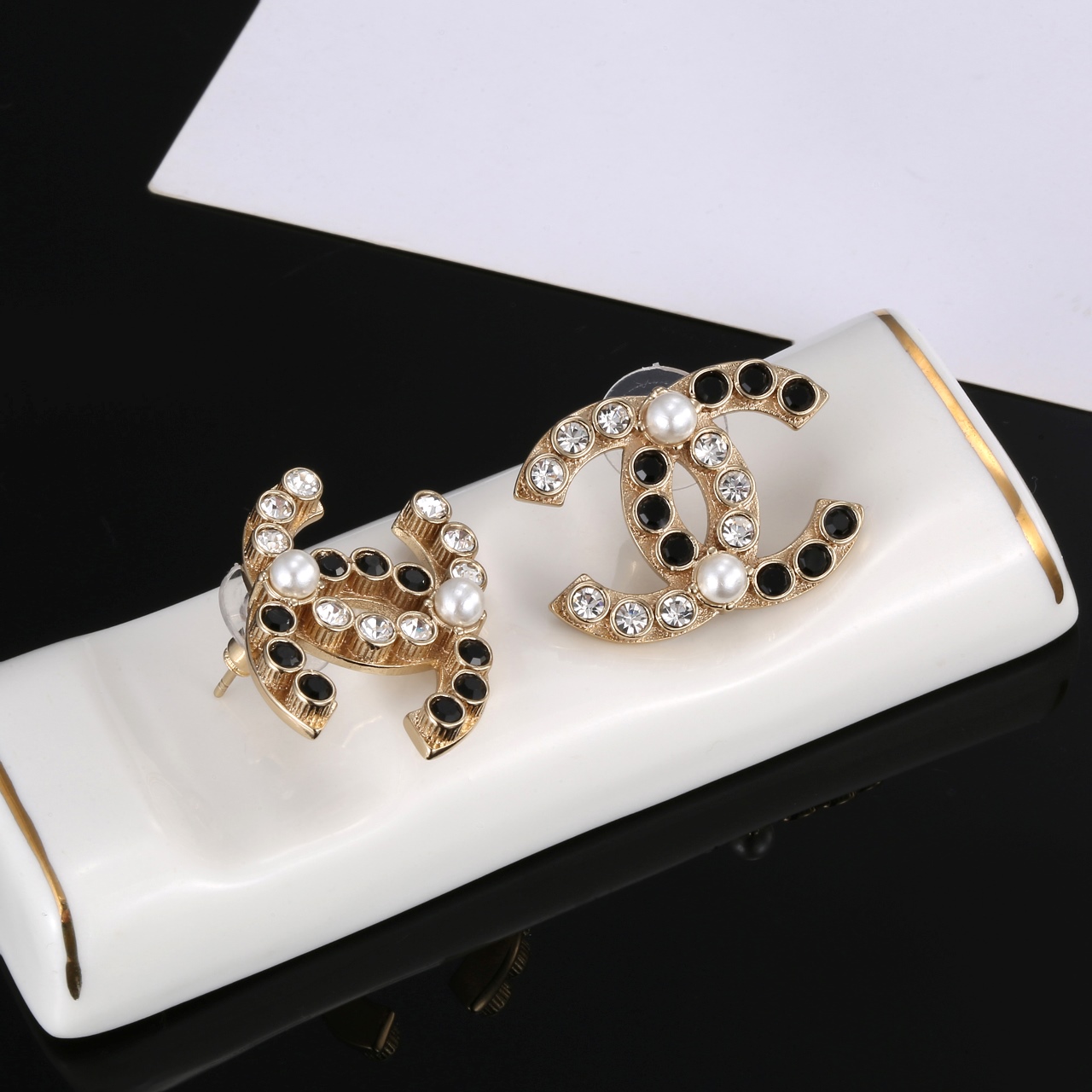 シャネル トリバル ピアス｜左右非対称の洗練デザイン✨ 個性際立つアーバンスタイルを叶える名品♡