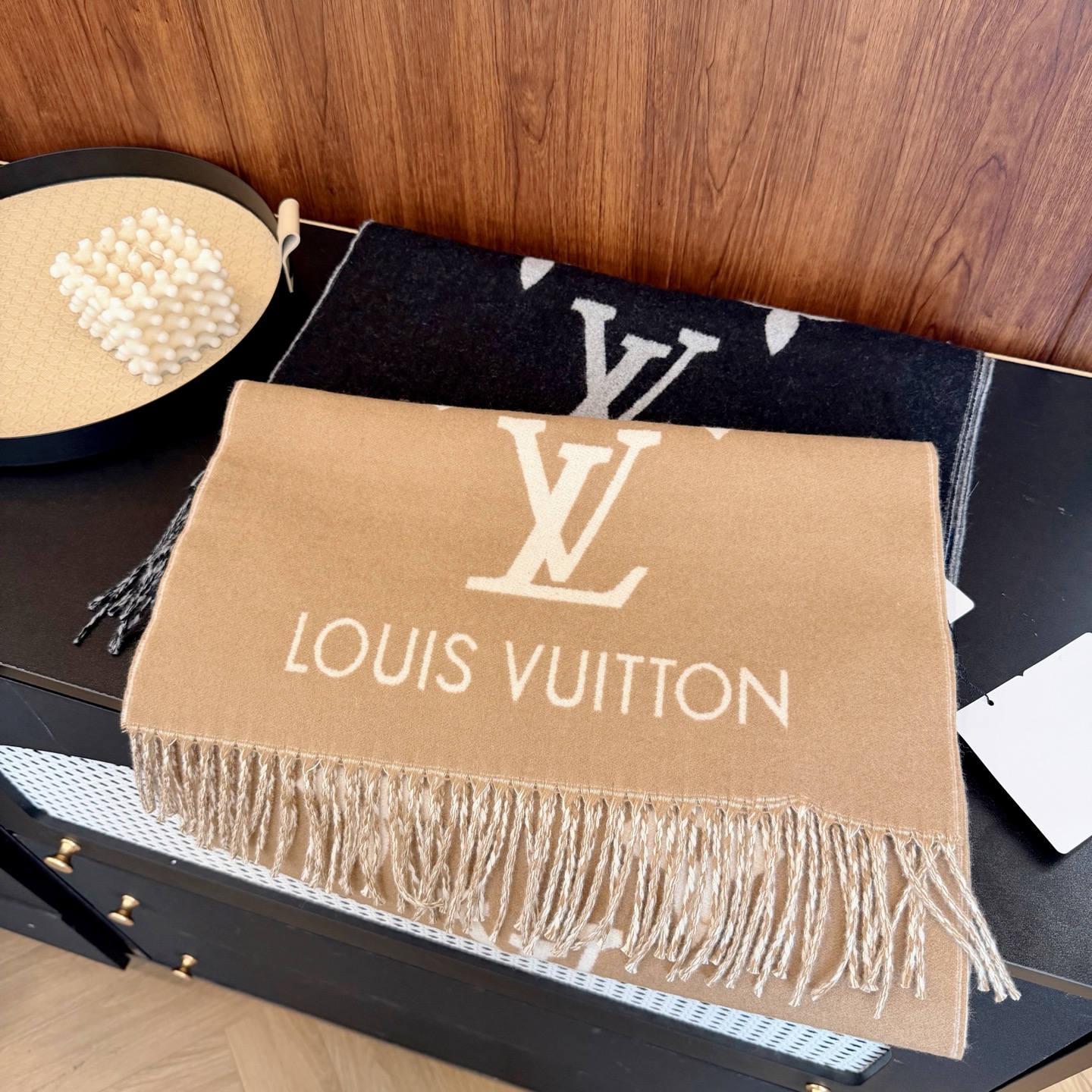 LV 26年秋冬マフラー✨ 贅沢ウールが織りなす極上の風合い！コーデの主役級アイテム💎