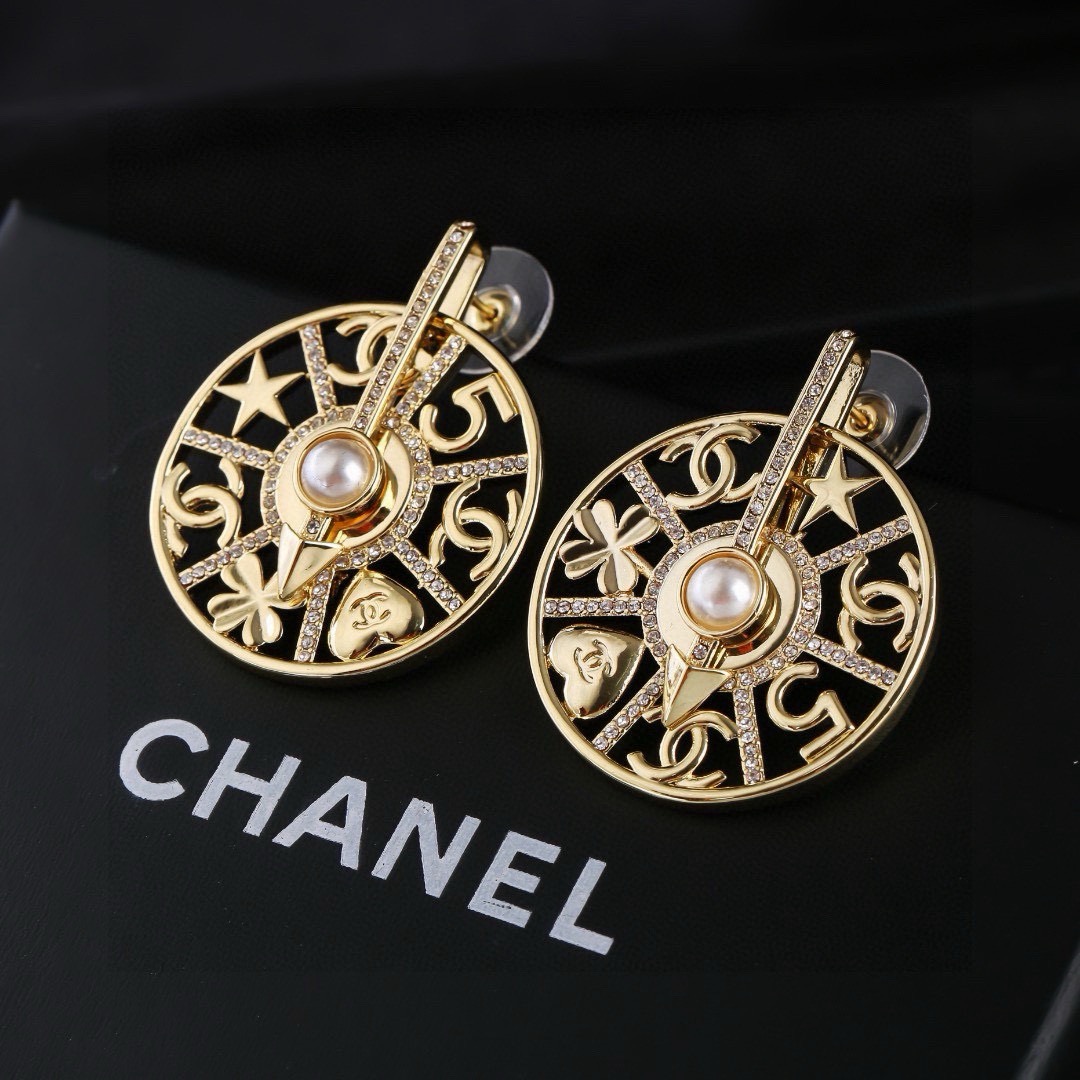 Chanel 新作 風車ピアス✨ これマジで可愛い！ 本物と同じクオリティで高級感ハンパない‼