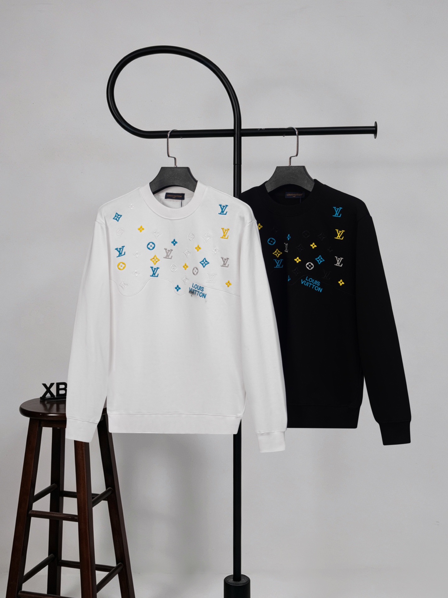 ルイ・ヴィトン風 スウェット ラウンドネック | レインボー ロゴ ジャカード刺繍 420g テリー織り ユニセックス 男女兼用 スウェット