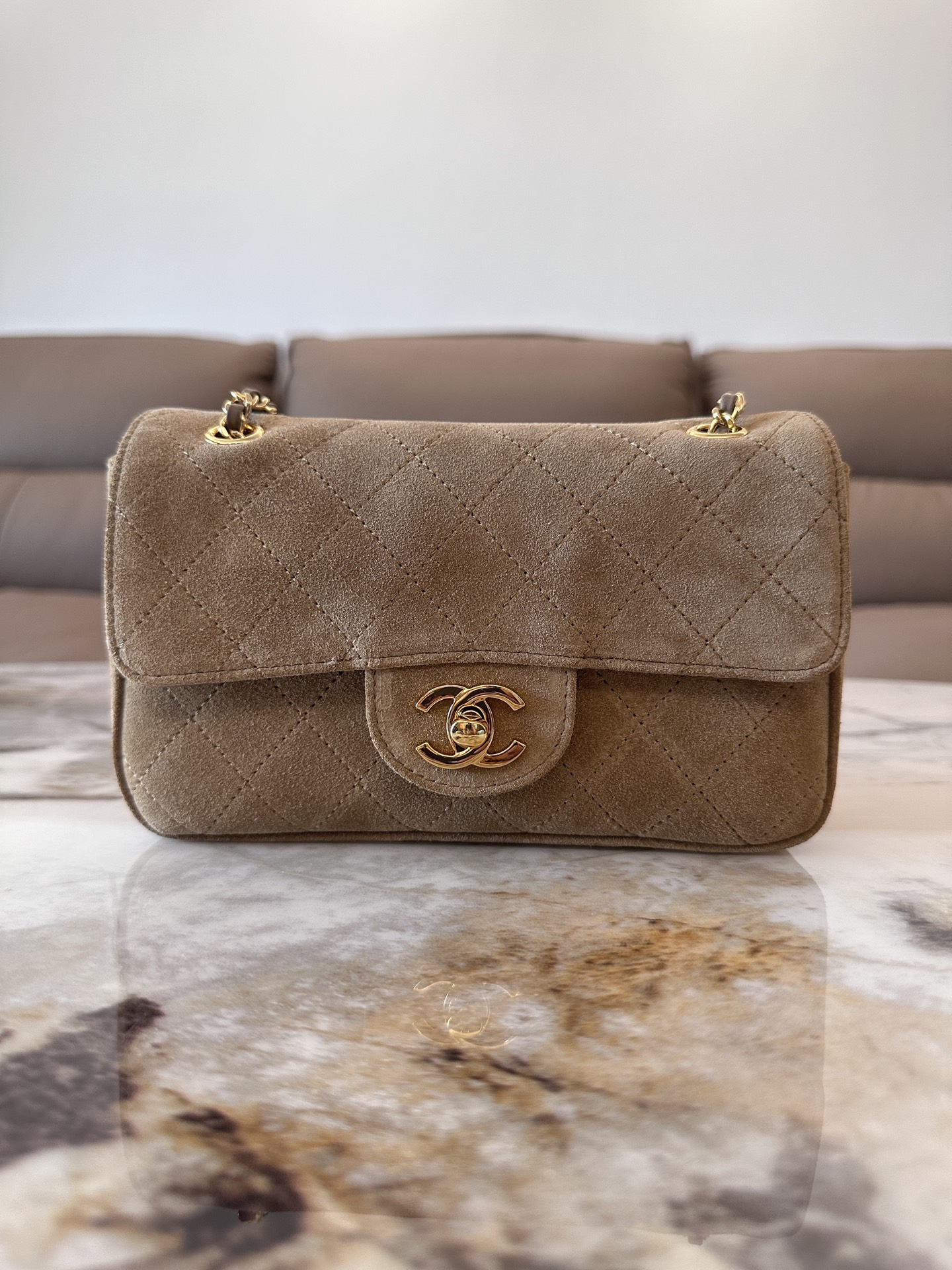 【CHANEL】ショルダーバッグ 牛革 ゴールド金具 クラシック レディース
