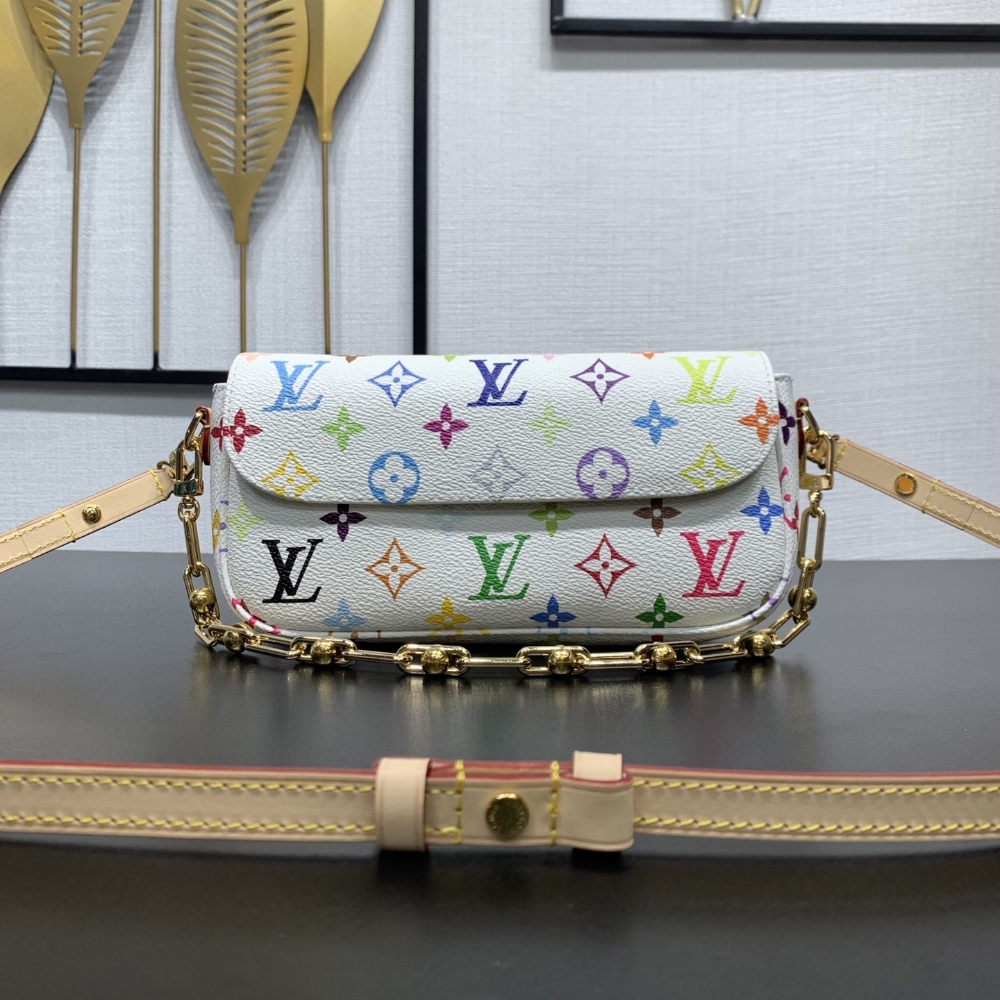 ルイ・ヴィトン】Wallet On Chain Ivy 手袋｜村上隆再版コレクション モノグラム コーティングキャンバス製 精巧デザイン＆多機能仕様